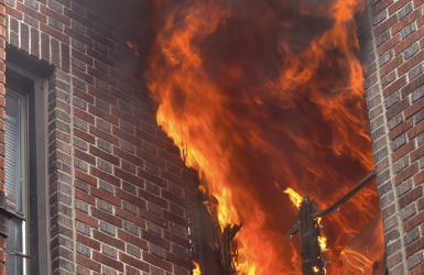 ब्रङ्क्समा भीषण आगलागी, कम्तिमा ८ घाइते, २५० ‘होमलेस’
